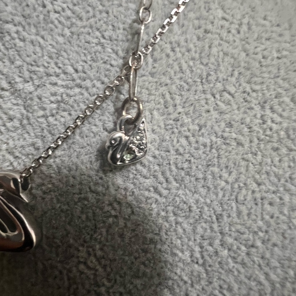 Swarovski crystal swan necklace missing a couple of crystals - Picture 4 of 4